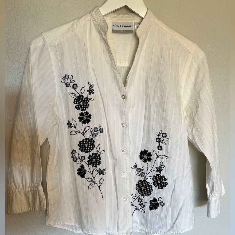 Alfred Dunner Petite Embroidered Button Up Blouse Size 10P